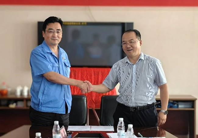 電控學院與西安泰富西瑪電機有限公司舉行產(chǎn)學研簽約暨授牌儀式 電控學院與西安泰富西瑪電機有限公司舉行產(chǎn)學研簽約暨授牌儀式